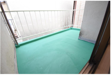 中古テラスハウス　大東市御供田1丁目（昭和43年築）のバルコニー