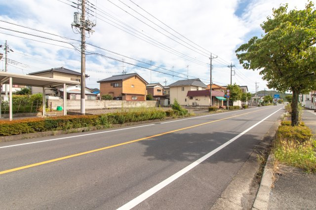 足利市利保町１丁目の売地の前面道路含む現地写真