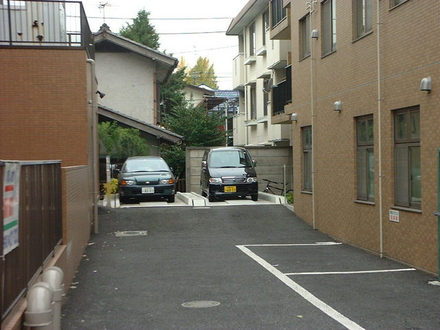 パークアベニューの駐車場|敷地内機械式駐車場