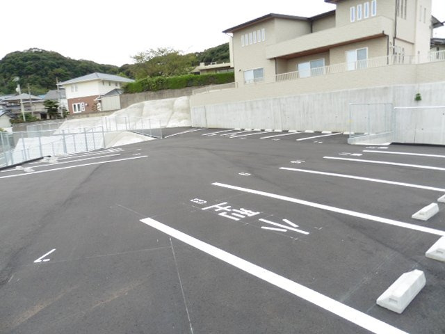 長府新松原駐車場の外観