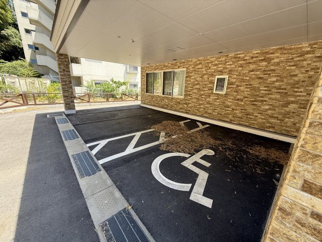 第6秋葉デイケア店舗の駐車場