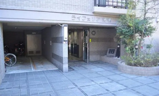 【エントランス】 | 清廉とされたエントランスになっています。