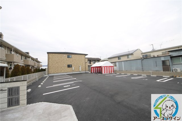 メゾン・ド・フィオーレの駐車場