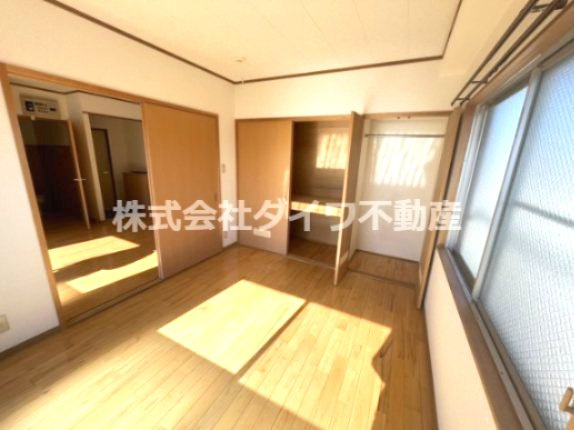 リバーサイドマンションの洋室