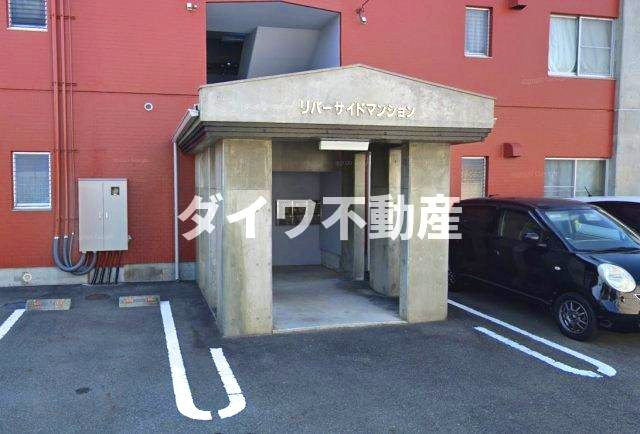 リバーサイドマンションのエントランス