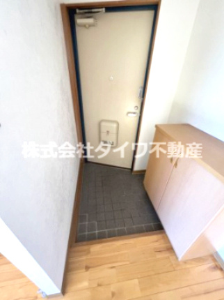 リバーサイドマンションの玄関