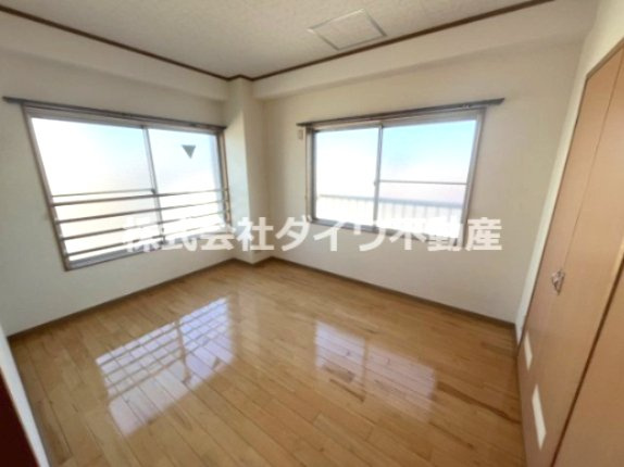 リバーサイドマンションの洋室