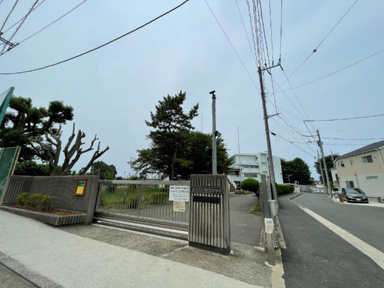 調布市立第七中学校まで376m