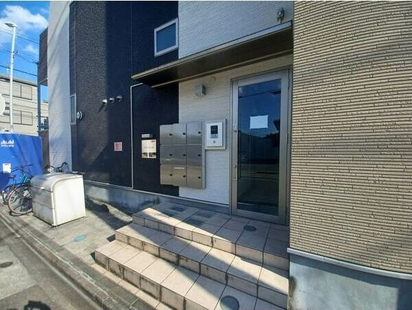 プライム下坂のエントランス