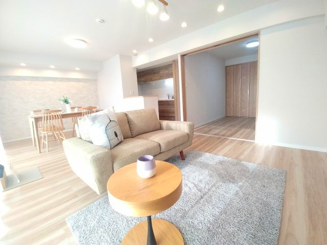 【居間・リビング】ユートピアレジデンス南紫竹Ｂ棟 