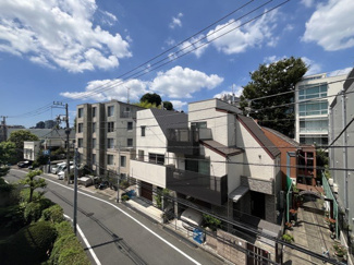 【展望】 | 眼前に広がる空の雄大さと、このお部屋の自慢の一つである「眺望」をご覧ください。毎日、この景色を独り占めできる新生活に夢が広がります。～即日のご見学可能～　お問合せはお気軽にどうぞ。
