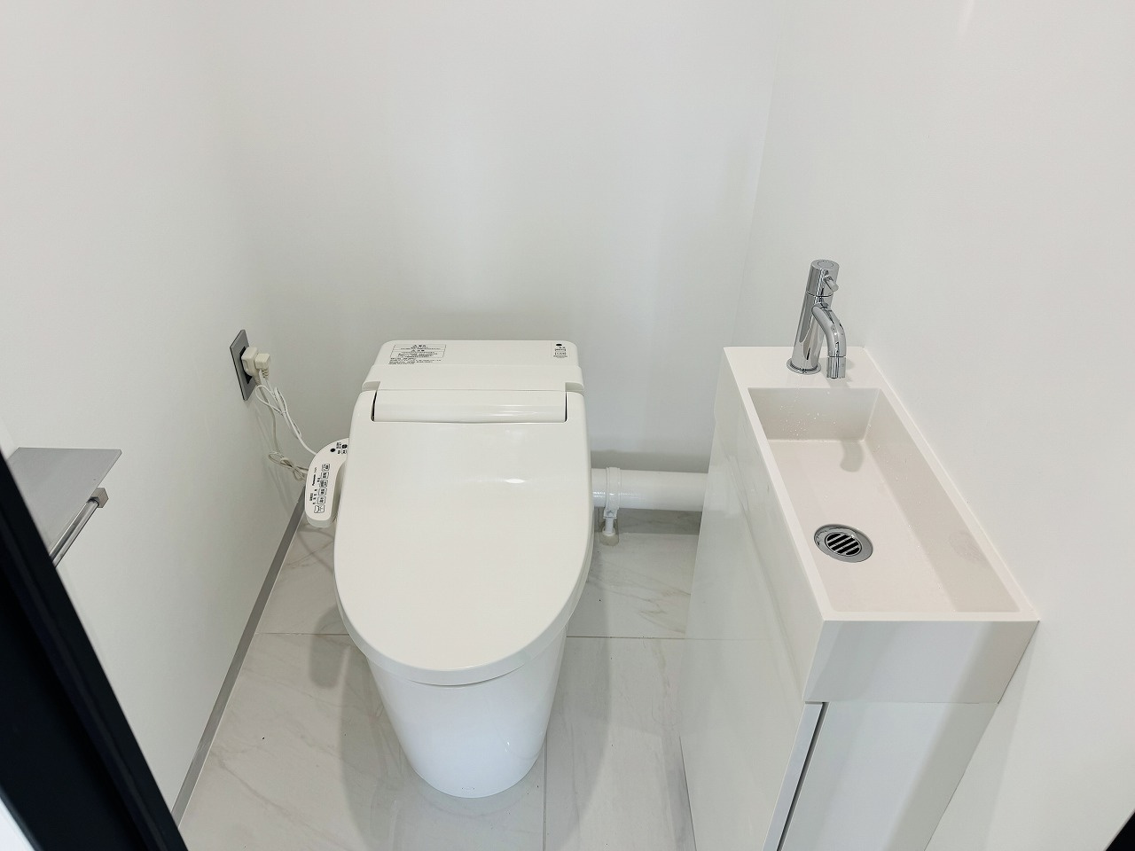 蓮生寺公園通り三番街５号棟のトイレ|～暖房温水洗浄機能付きトイレ　冬場は特に嬉しい機能ですね～