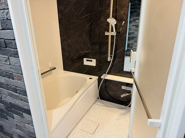 蓮生寺公園通り三番街５号棟の浴室|～のびのびくつろげるバスルーム　１日の締めくくりに癒やしのバスタイムを～