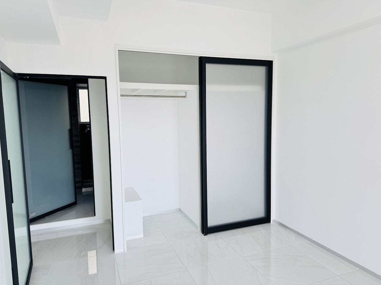 蓮生寺公園通り三番街５号棟の収納|～収納力の高いクローゼット完備～