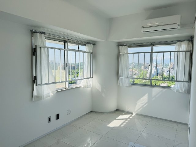 蓮生寺公園通り三番街５号棟の子供部屋|～6.0帖の洋室　2面採光で明るく風通しの良いお部屋です～