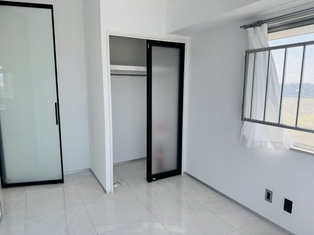 蓮生寺公園通り三番街５号棟の収納|～収納力の高いクローゼット完備～