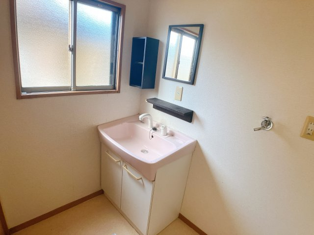 岩滑借家Bの洗面所