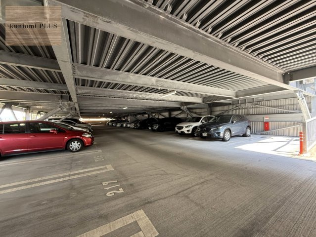 タイムズ・ピース・スクエア・ファーストゲートシティの駐車場