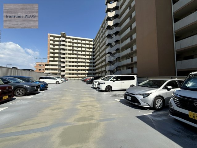 タイムズ・ピース・スクエア・ファーストゲートシティの駐車場