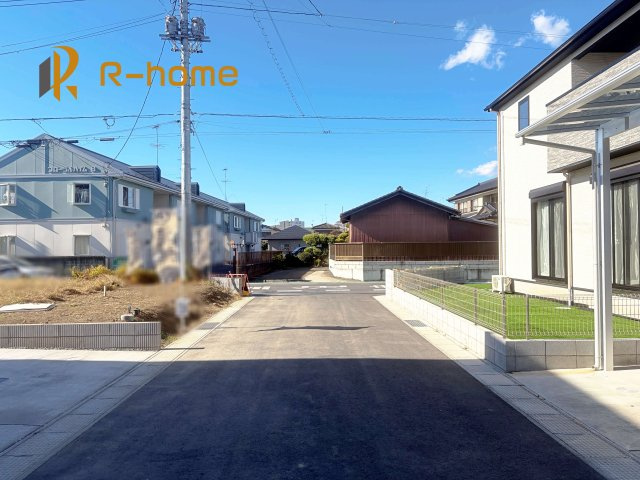 取手市井野第1期　新築戸建て　2号棟の前面道路含む現地写真|堂々！建物完成♪実際のお部屋をご見学可能です♪
ご見学が一番の資料！お気軽にお問い合わせ下さい♪