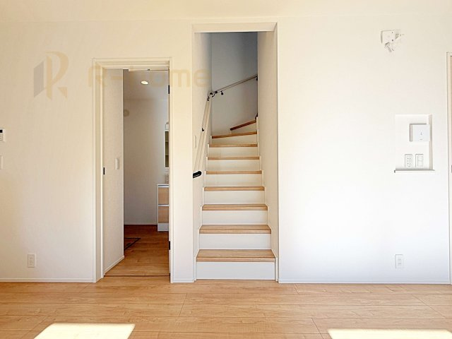 取手市井野第1期　新築戸建て　2号棟の内装|家族が自然と集まるリビング階段プラン！