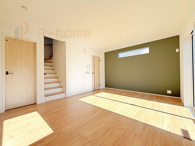 取手市井野第1期　新築戸建て　2号棟の居間・リビング|広々としたLDK♪自然と家族が集まるリビング階段プラン♪