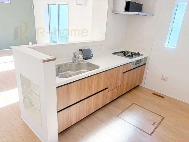 取手市井野第1期　新築戸建て　2号棟のキッチン|料理をしながら家族とコミュニケーションが取れる対面式システムキッチン。