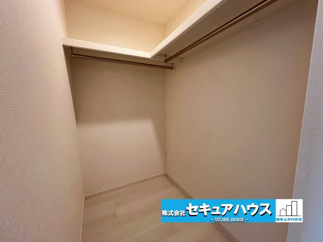 【今からご案内可能】知多市にしの台 全4棟 4号棟　の収納|【ウォークインクローゼット】
◆収納上手な生活を実現！衣類だけでなく、箱物や思い出の品もたっぷり収納できますので、整理整頓もスムーズに。居室空間をより広々と使えます！