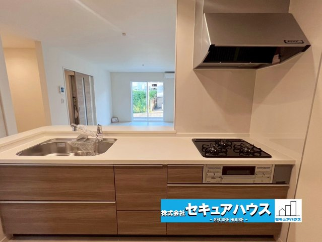 【今からご案内可能】知多市にしの台 全4棟 4号棟　のキッチン|【キッチン】
◆対面式のオープンキッチンは、家事をしながら家族の様子が一目でわかる安心＆便利設備♪