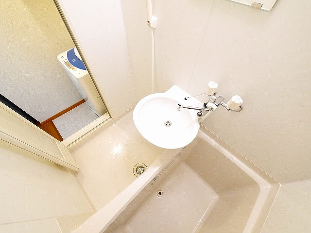 レオパレスＩＲＩＳＣＯＵＲＴの浴室|お風呂で日々の疲れを落としましょう