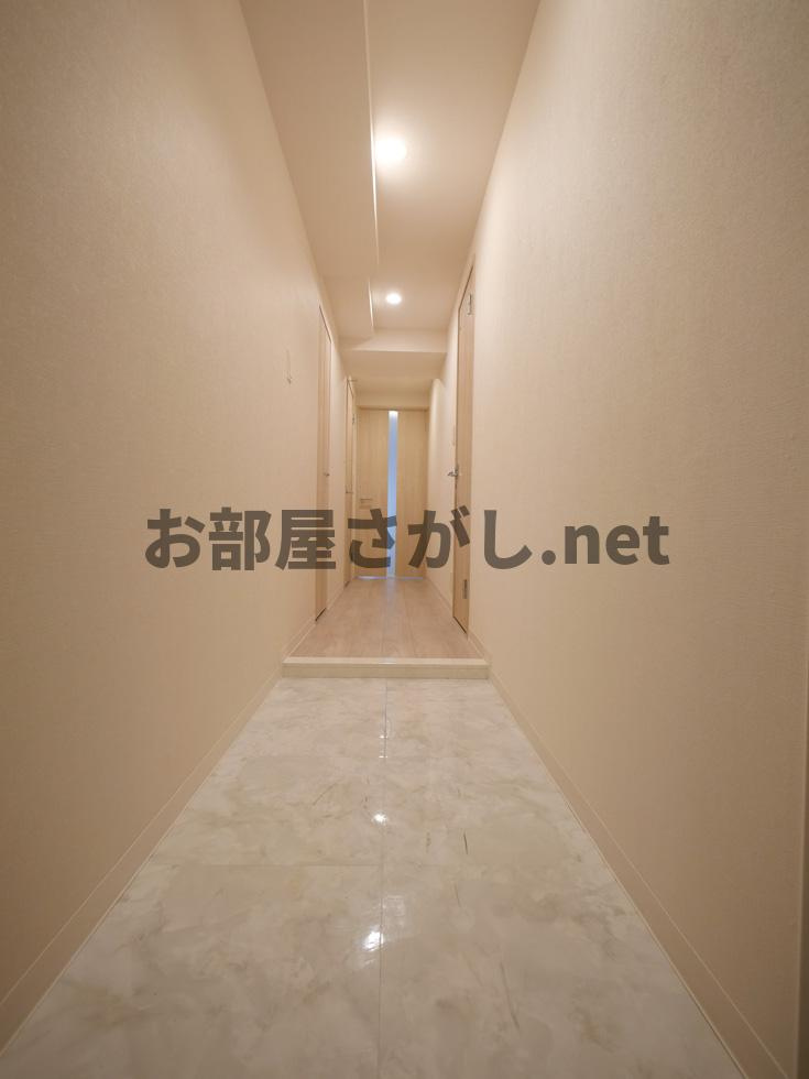 RYOGOKU STATION RESIDENCEの玄関|明るい色調の室内です