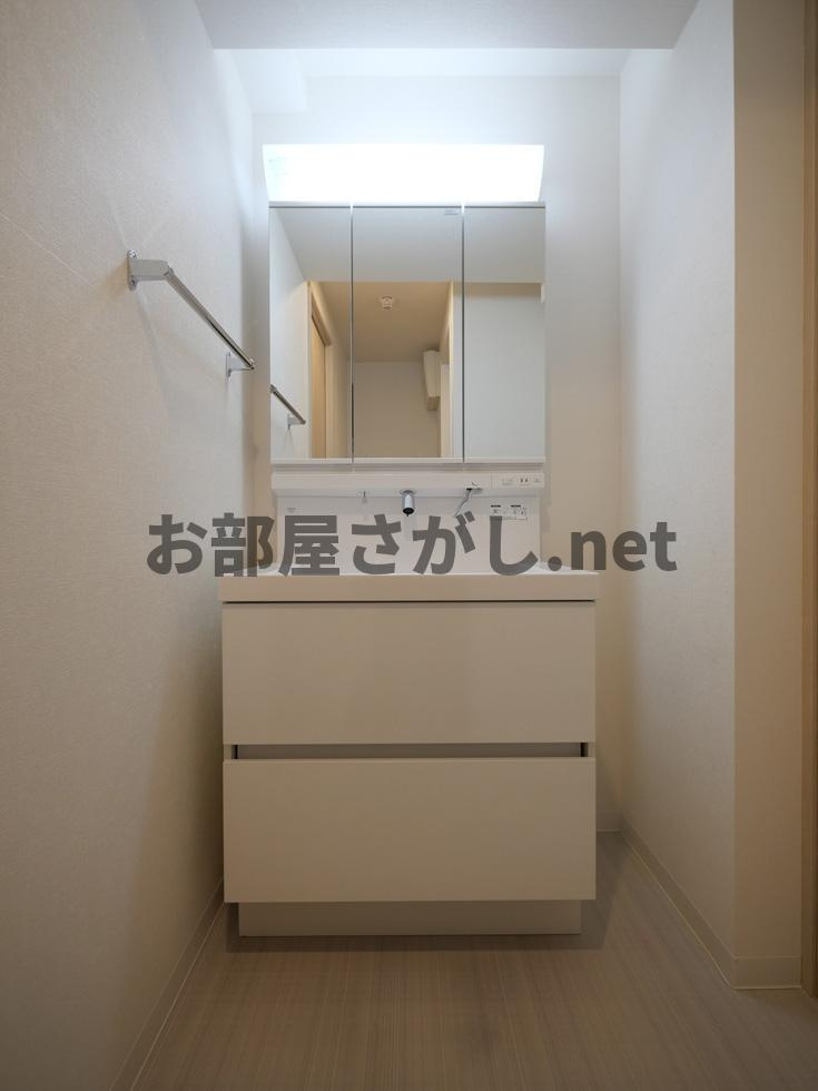 RYOGOKU STATION RESIDENCEの独立洗面台|きれいな内装です