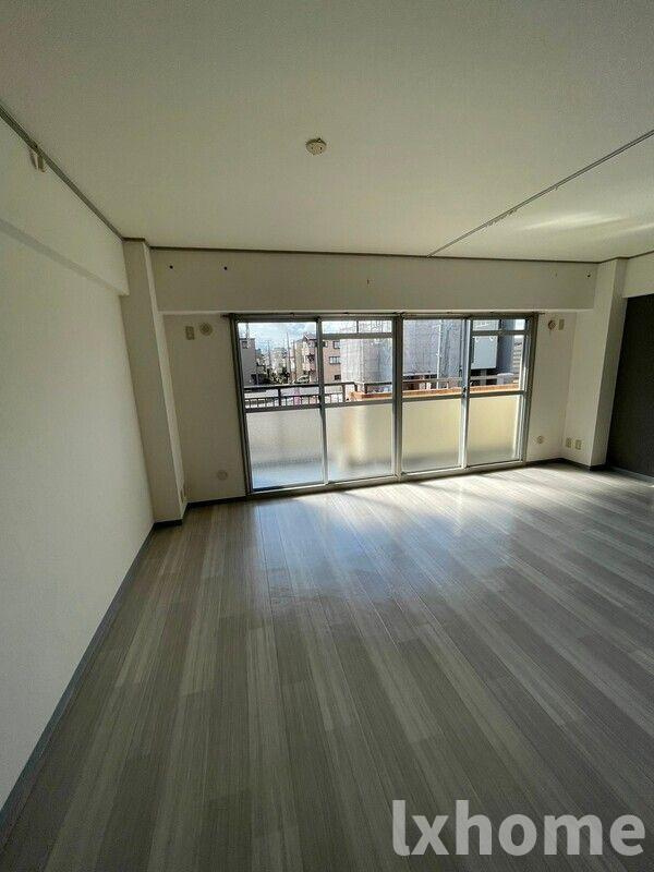 メゾントゥルースの居間・リビング|こちらの居間で趣味の時間をお楽しみください