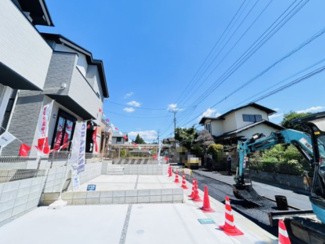 【前面道路含む現地写真】