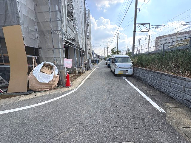 【その他】 | 春日市春日原北町5丁目1期　1号棟（全2棟）【仲介手数料無料・0円】 | 現地写真。前面道路です。