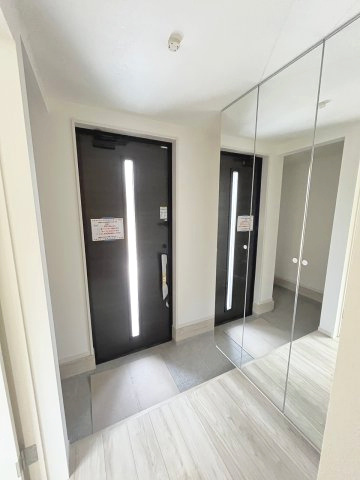 【玄関】 | 春日市春日原北町5丁目1期　1号棟（全2棟）【仲介手数料無料・0円】 | 施工例。施工例は完成時と異なる場合があります。