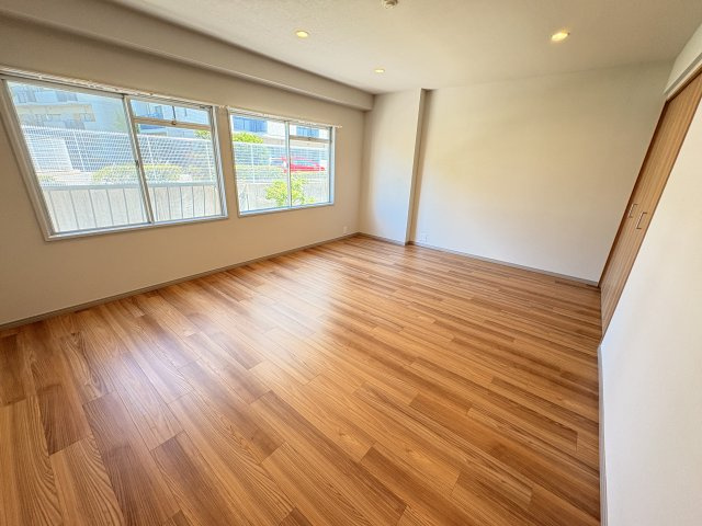 五色山パークハイツの洋室