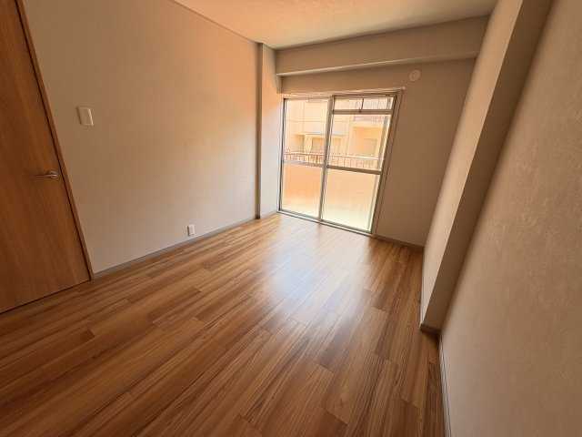 五色山パークハイツの洋室