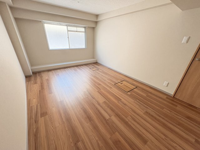 五色山パークハイツの洋室