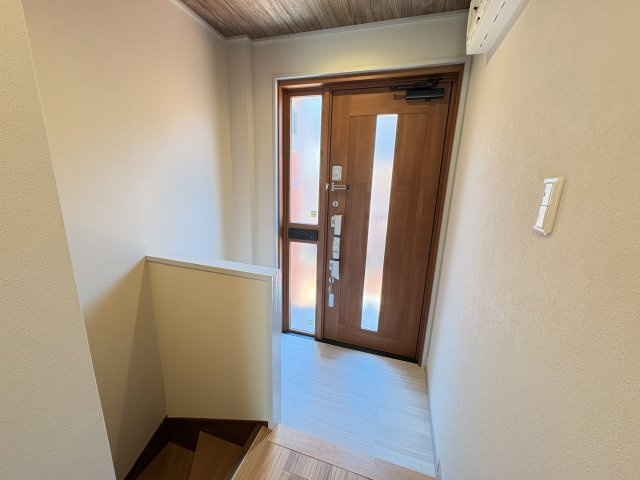 五色山パークハイツの玄関