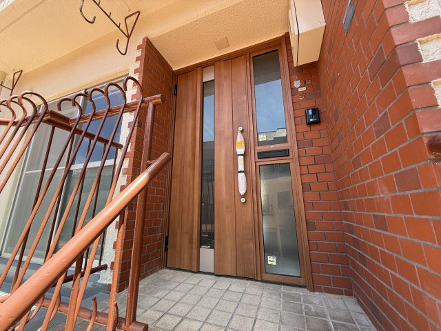 五色山パークハイツの玄関