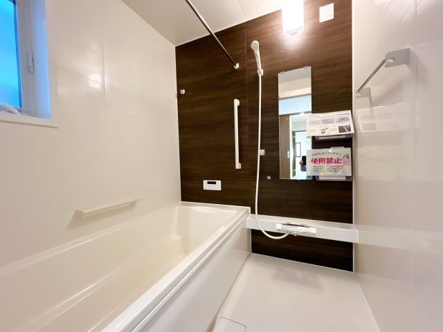 熊谷市上之 　新築戸建　全２棟の浴室|１坪以上広さを設けた浴室で、ゆったりバスタイム♪お子様と一緒に入るにも充分な広さです。一日の疲れを癒せます♪