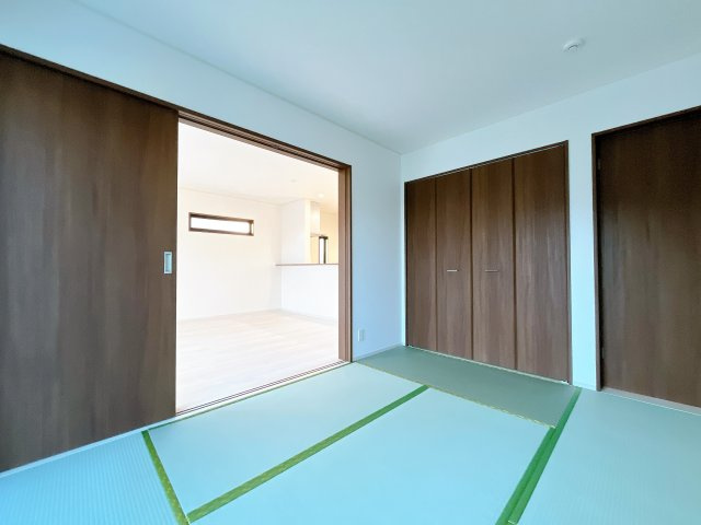 熊谷市上之 　新築戸建　全２棟の和室|リビング横の和室６帖！