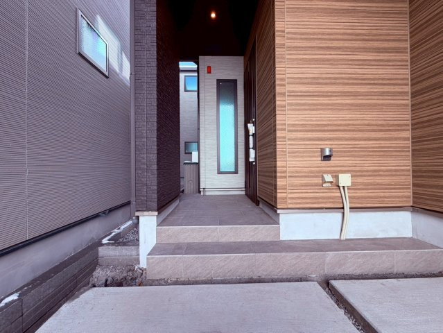 【玄関】 | 練馬区豊玉南２丁目　新築戸建て　A号棟 | お住まいの始まりであり、すべてを迎え入れる玄関