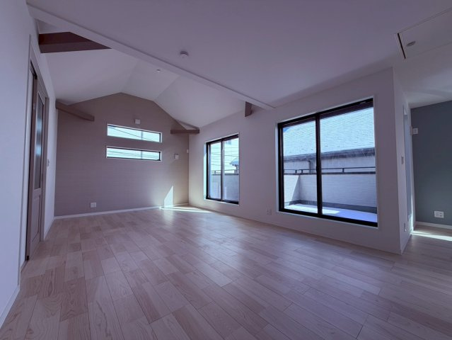 【居間・リビング】 | 練馬区豊玉南２丁目　新築戸建て　A号棟 | 家族の笑顔と会話が自然に集う、心地よい空間です