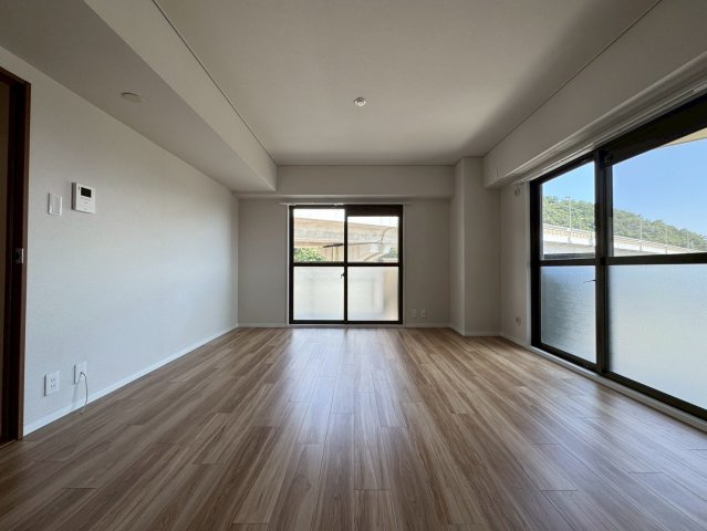 サンロイヤル池田の居間・リビング