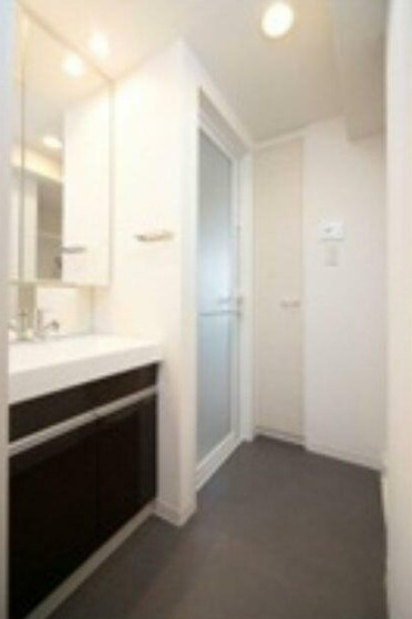 Brezza Ebisuの独立洗面台