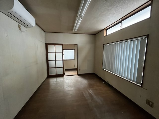 楠３丁目９０８、９１０店舗・倉庫の居間・リビング