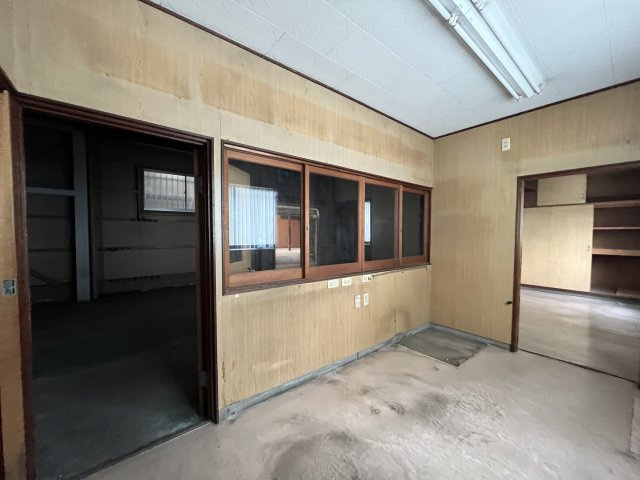 楠３丁目９０８、９１０店舗・倉庫の駐車場