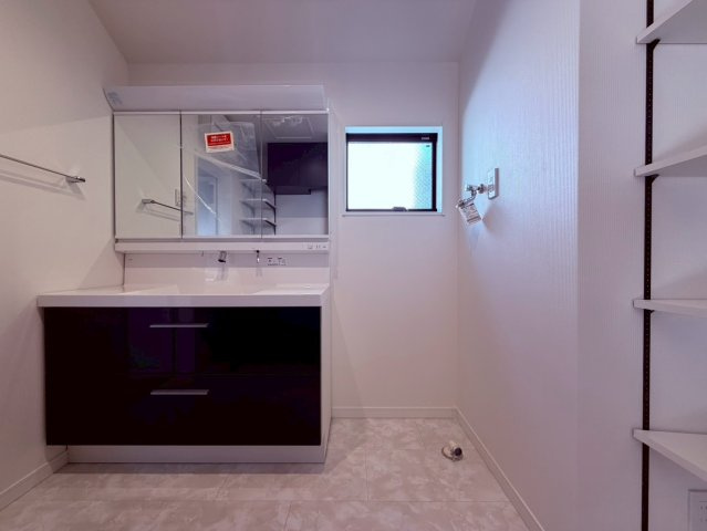 【前面道路含む現地写真】 | 練馬区豊玉南２丁目　新築戸建て　Ｂ号棟 | 見通しの良いエリアで、お車も運転しやすく安心です